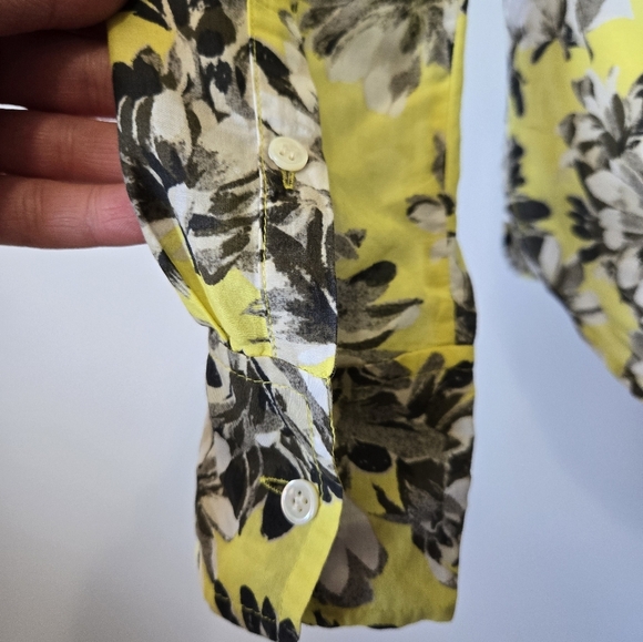 J.CREW Silk And Cotton Blend Yellow Blouse With A Floral Grey Pattern. Size 2 - Picture 7 of 12